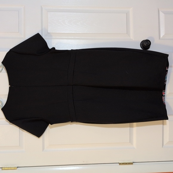 Women's Black Floral Short Sleeve Cocktail Dress - Picture 4 of 6